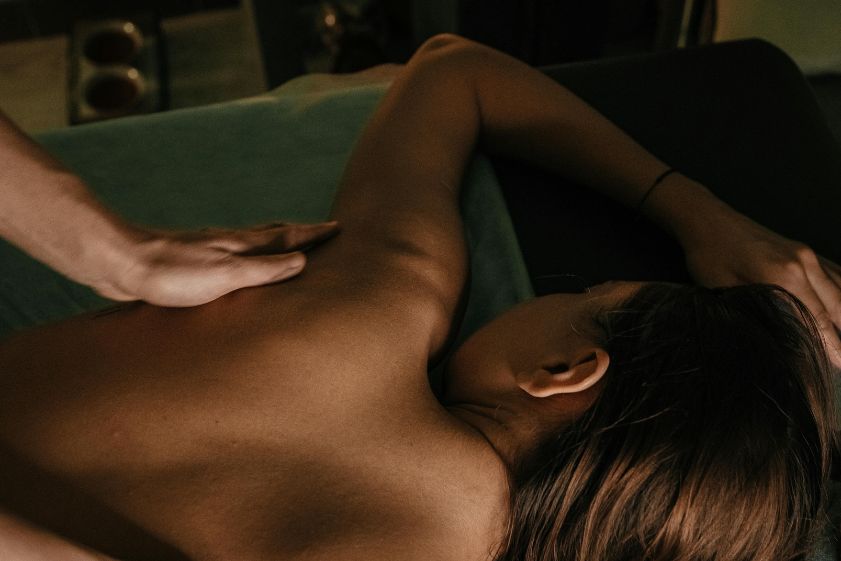 Masaje Kundalini: guía completa para despertar tu energía interior